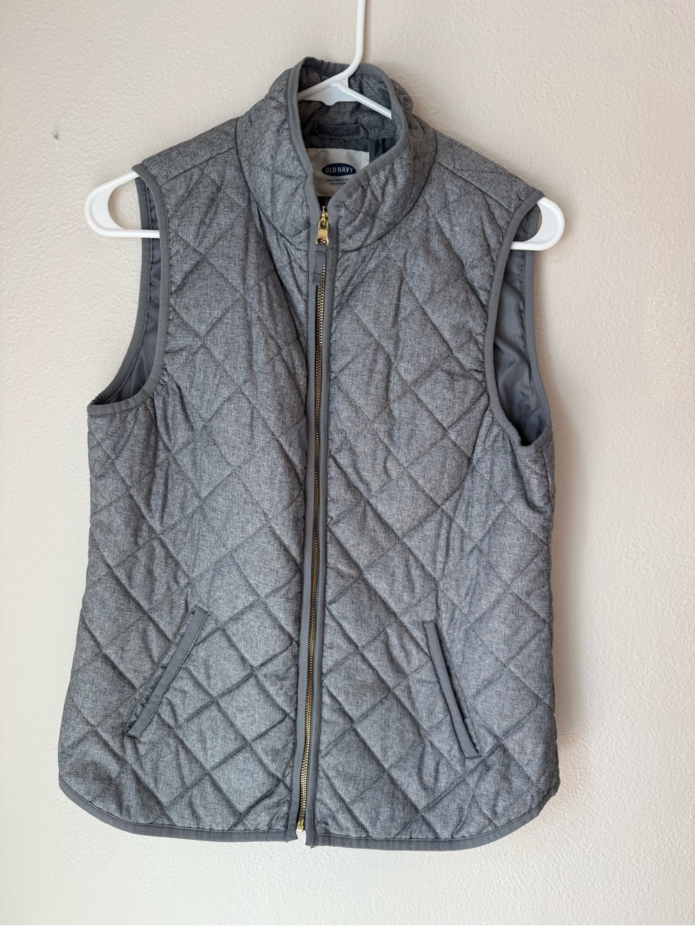 Old Navy Quilted Charcoal Gray Zip-Up Sleeveless Vest